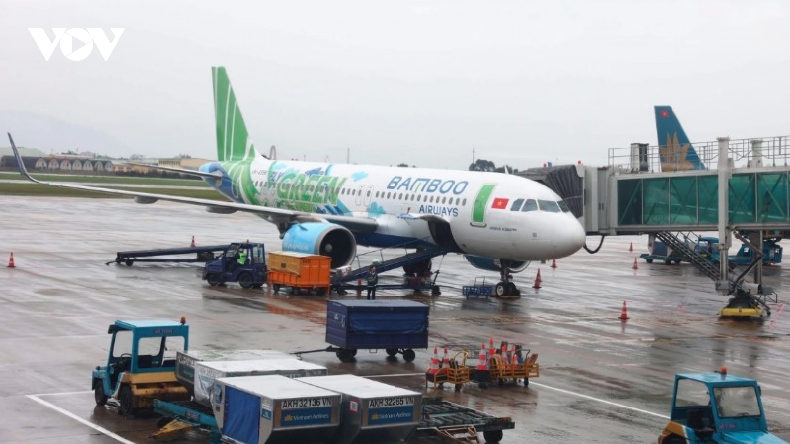 Bamboo Airways operates free relief flights to central Vietnam